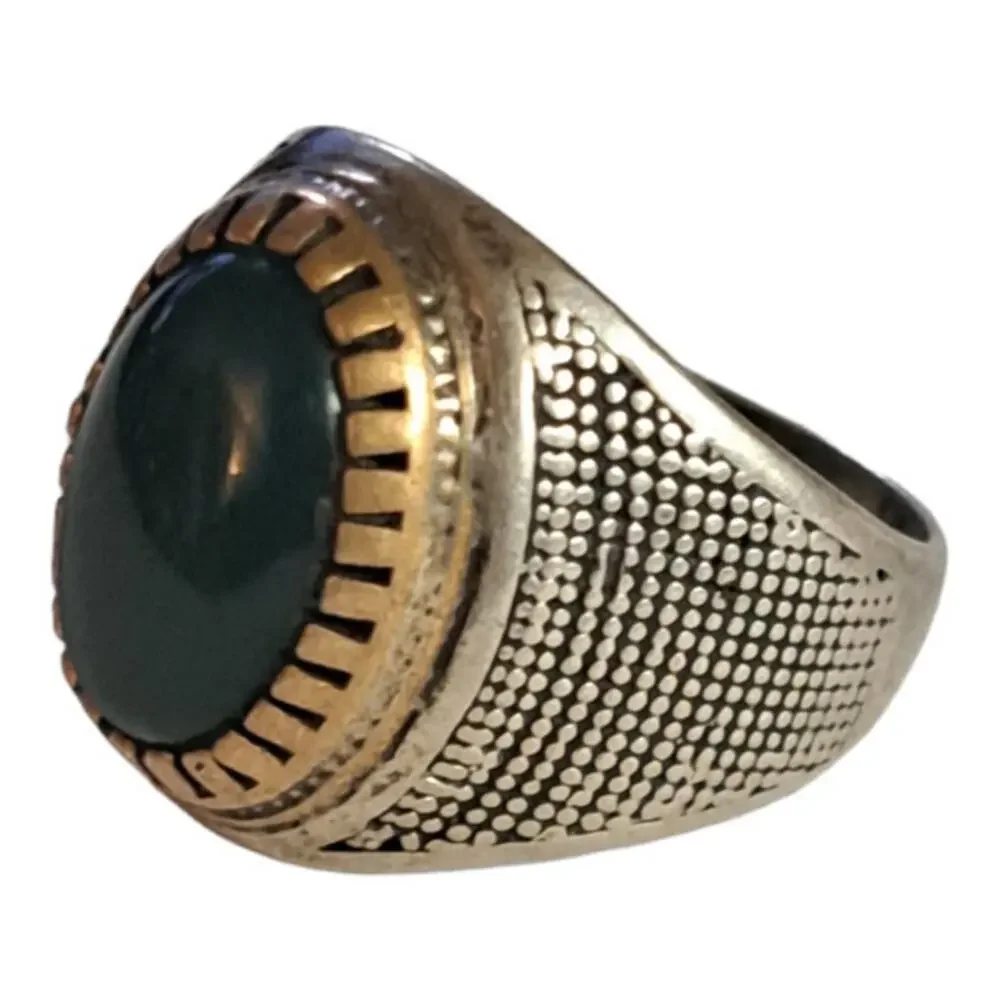 hand made Silver emerald rind size 9.5‎